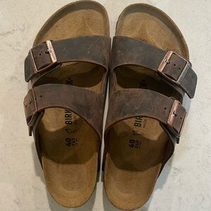Oiled leather Birkenstocks. Never worn. Size 40. Arizona style.